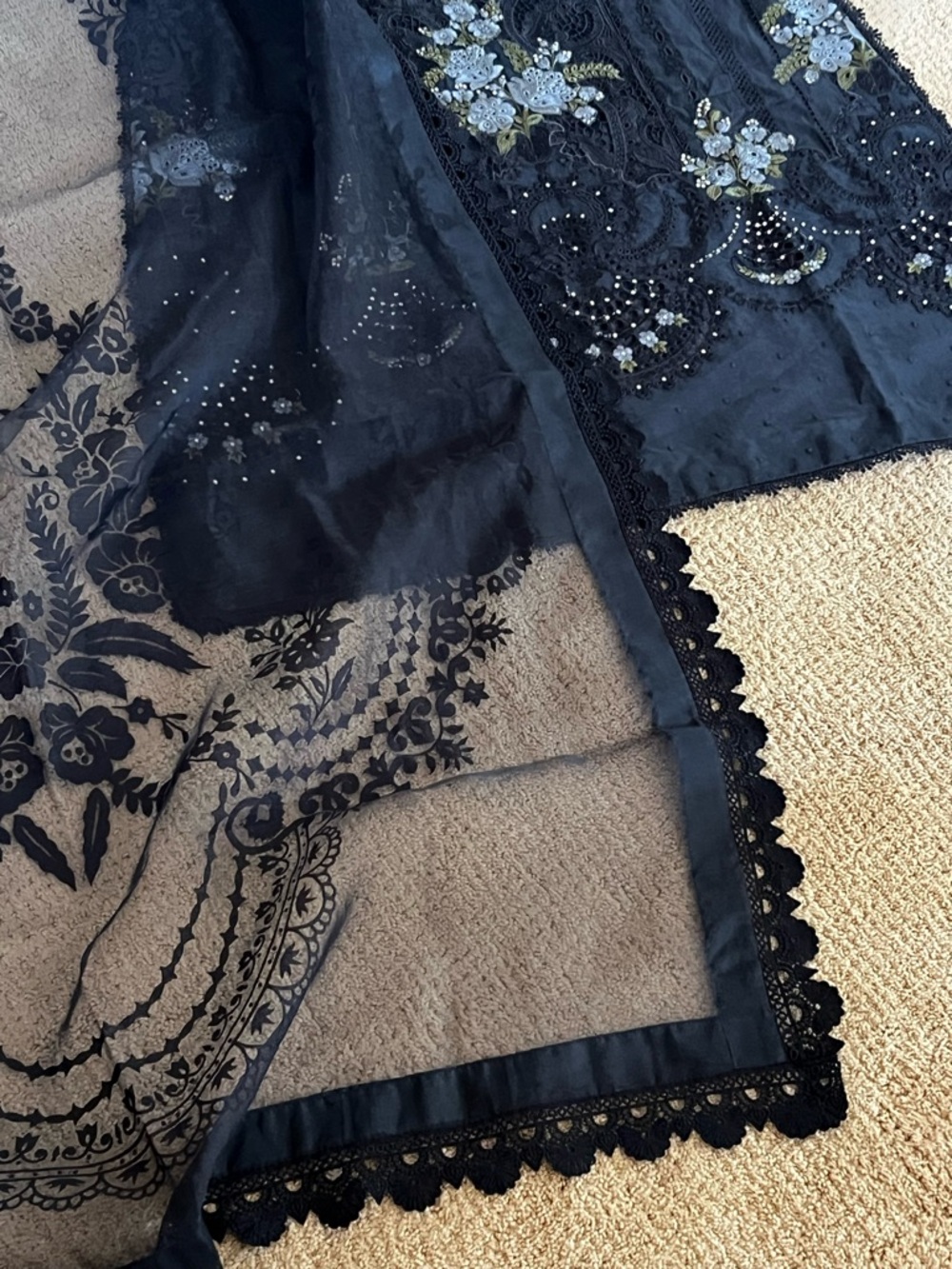 Embroidered luxury Maria B lawn dress suit - Picture 11 of 14